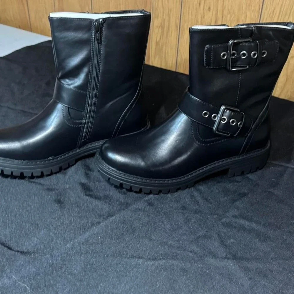 Black faux leather ankle boots with buckles Size 9.5 Womens NEW‎